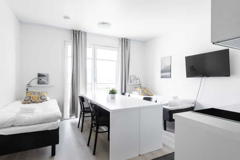 Hiisi Homes Turku Fleminginkatu - Perhestudio | 2 erillistä vuodetta | Tablebed