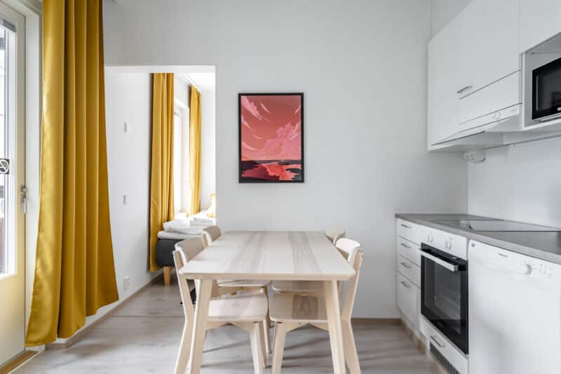 Hiisi Homes Turku Ratapiha - Standard-huoneisto, 2 makuuhuonetta, parveke | 3 sänkyä | 2 nojatuolia