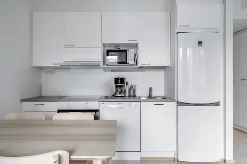 Hiisi Homes Turku Ratapiha - Standard-huoneisto, 2 makuuhuonetta, parveke | 3 sänkyä | 2 nojatuolia